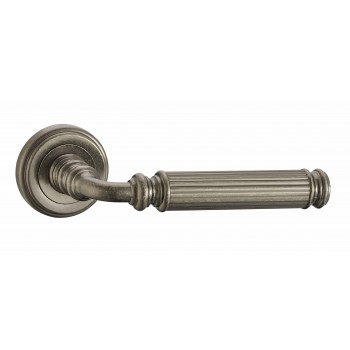 Дверная ручка «V-33 состаренное серебро  »